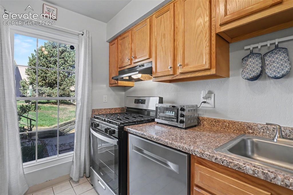 Image 6 of 29: Kitchen