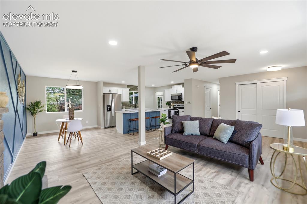 Image 9 of 50: Living Room