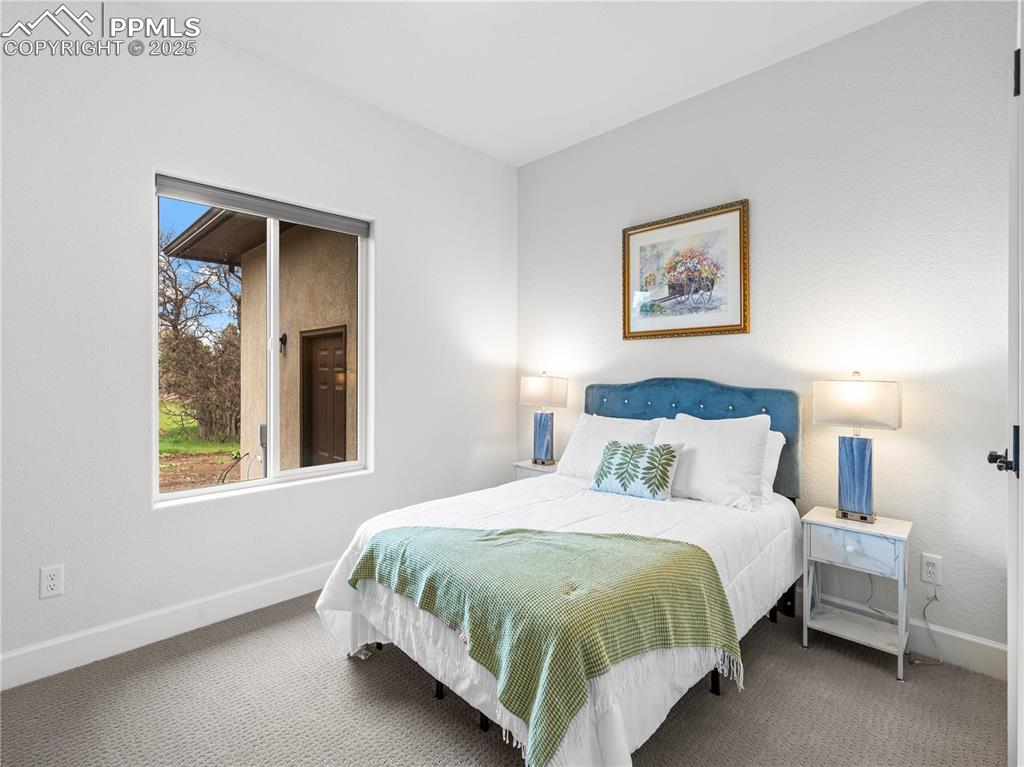 Image 18 of 34: Bedroom