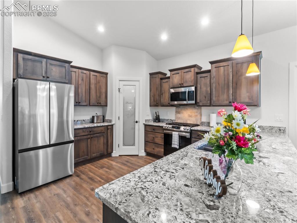 Image 7 of 34: Kitchen