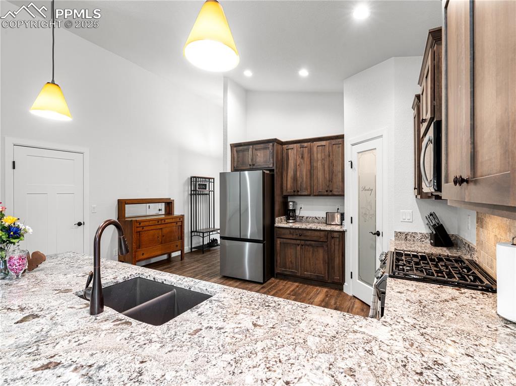Image 9 of 34: Kitchen