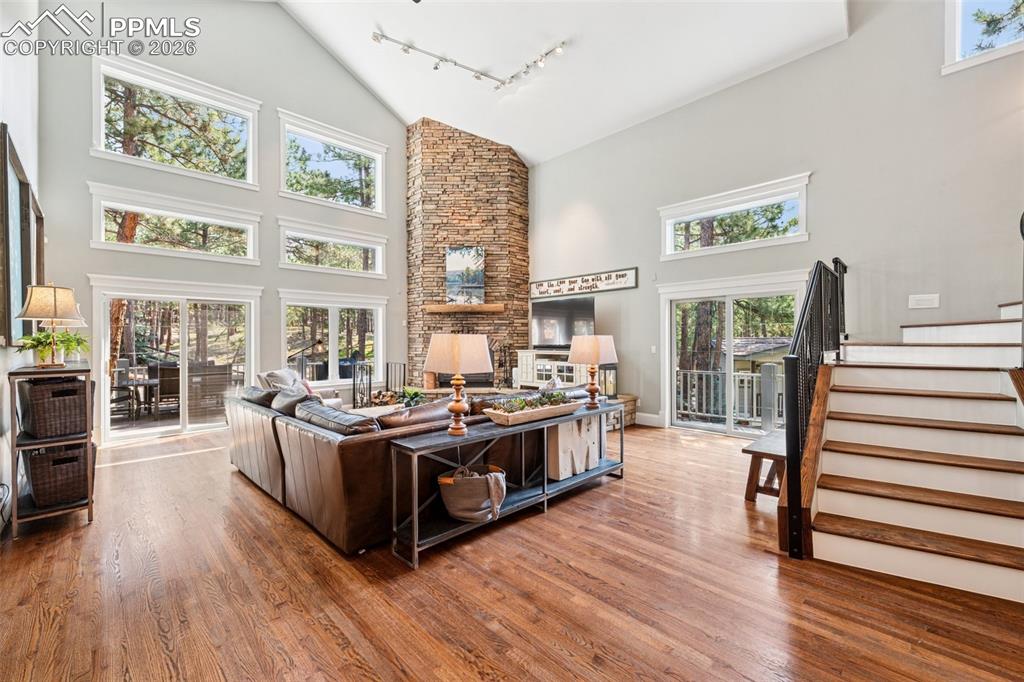 Image 11 of 50: Living Room