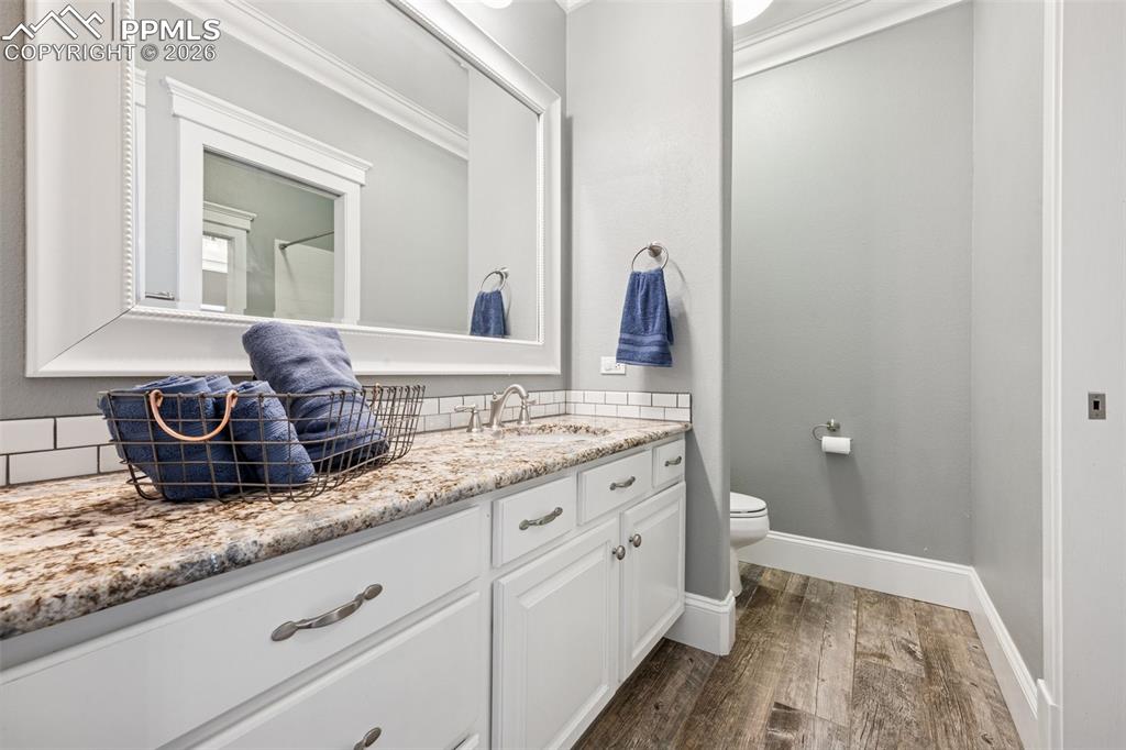 Image 37 of 50: Bedroom