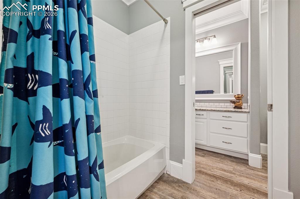 Image 38 of 50: Bathroom