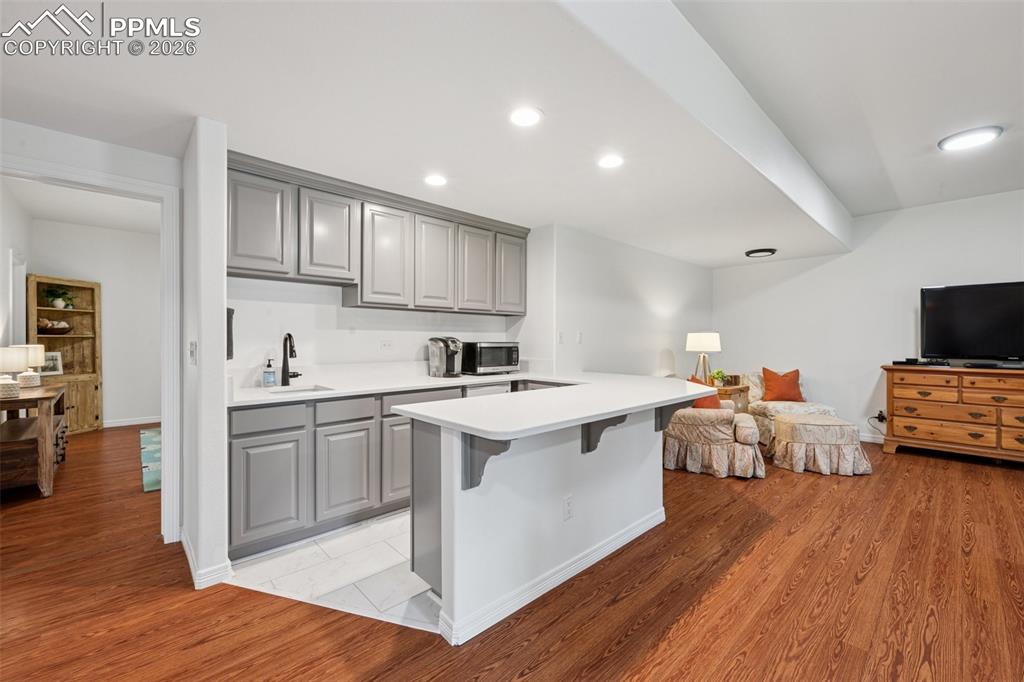 Image 44 of 50: Living Room