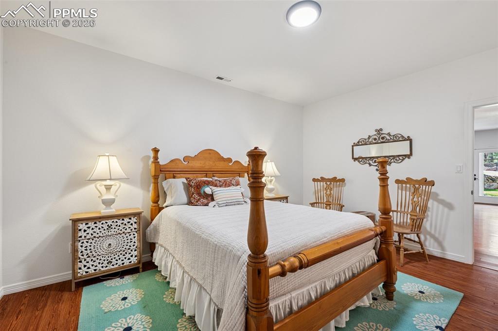 Image 46 of 50: Bedroom