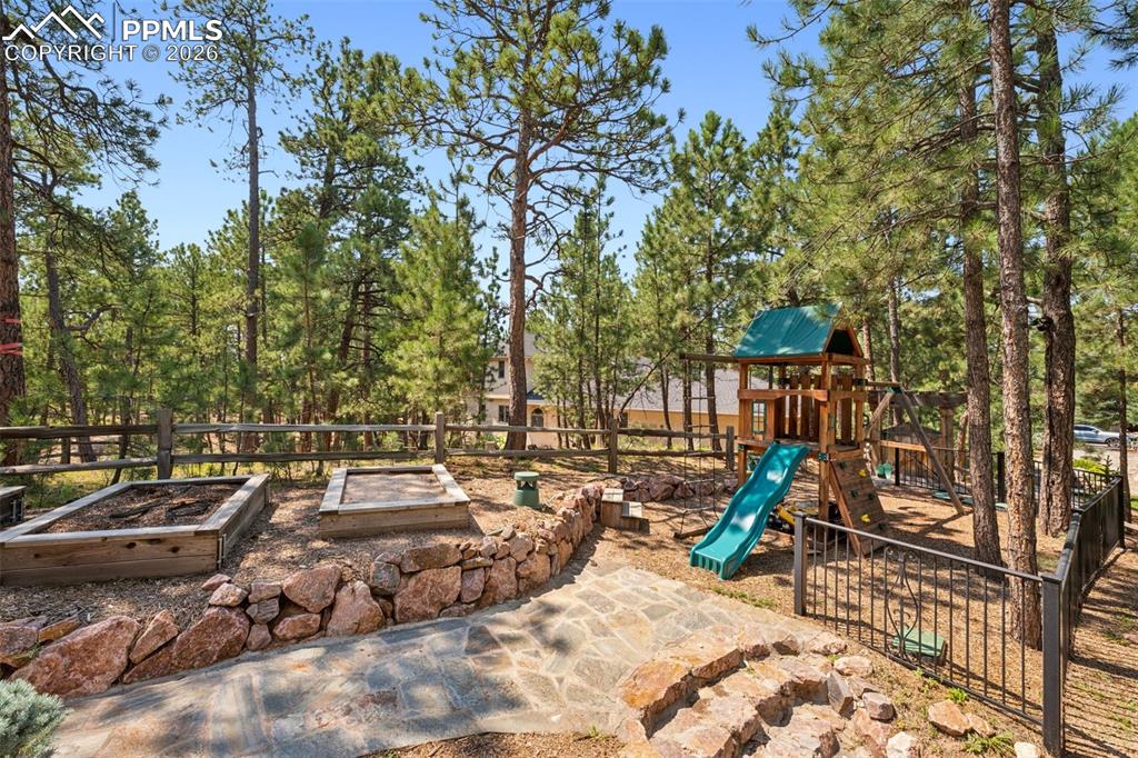 Image 8 of 50: Back of Structure