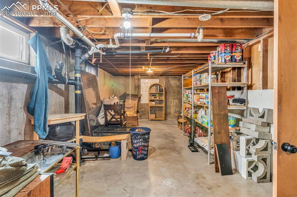 Image 5 of 36: Living Room