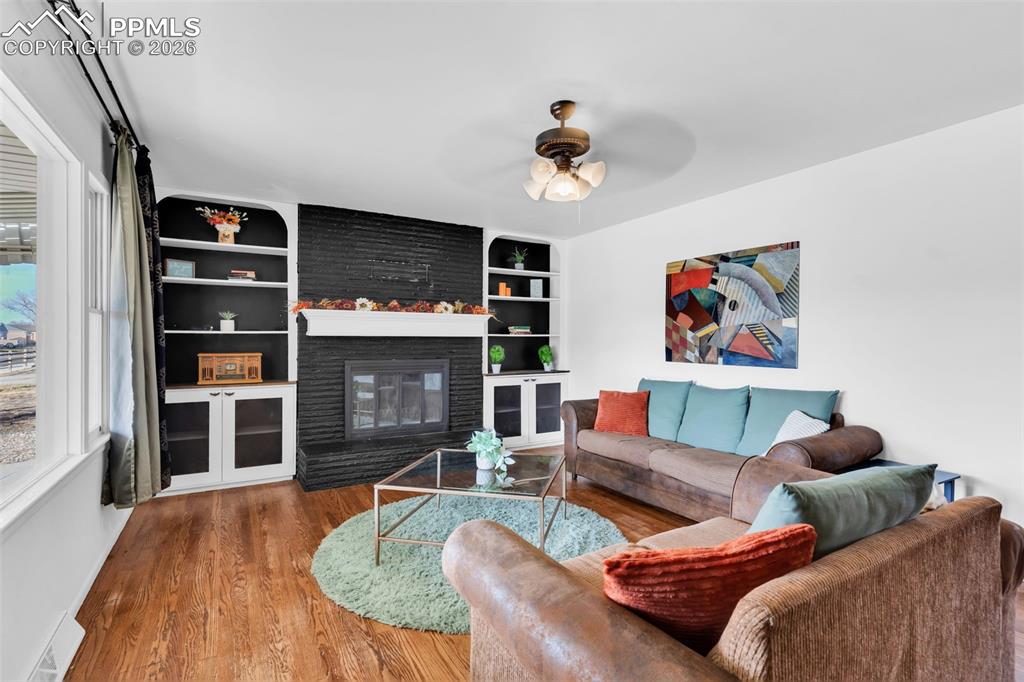 Image 6 of 36: Living Room