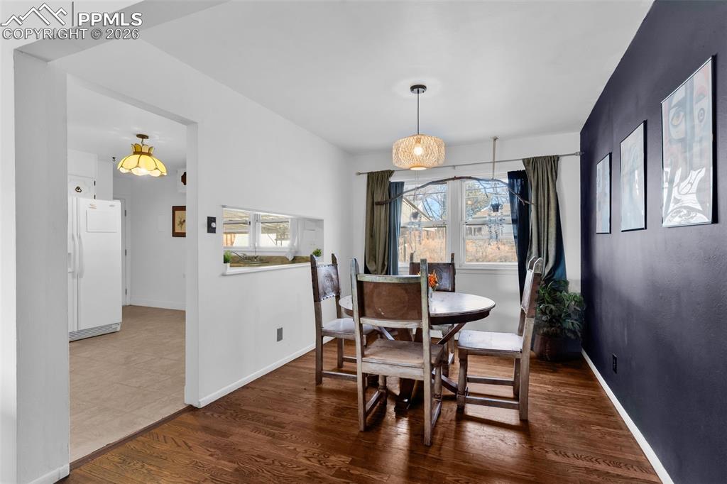 Image 8 of 36: Dining Area