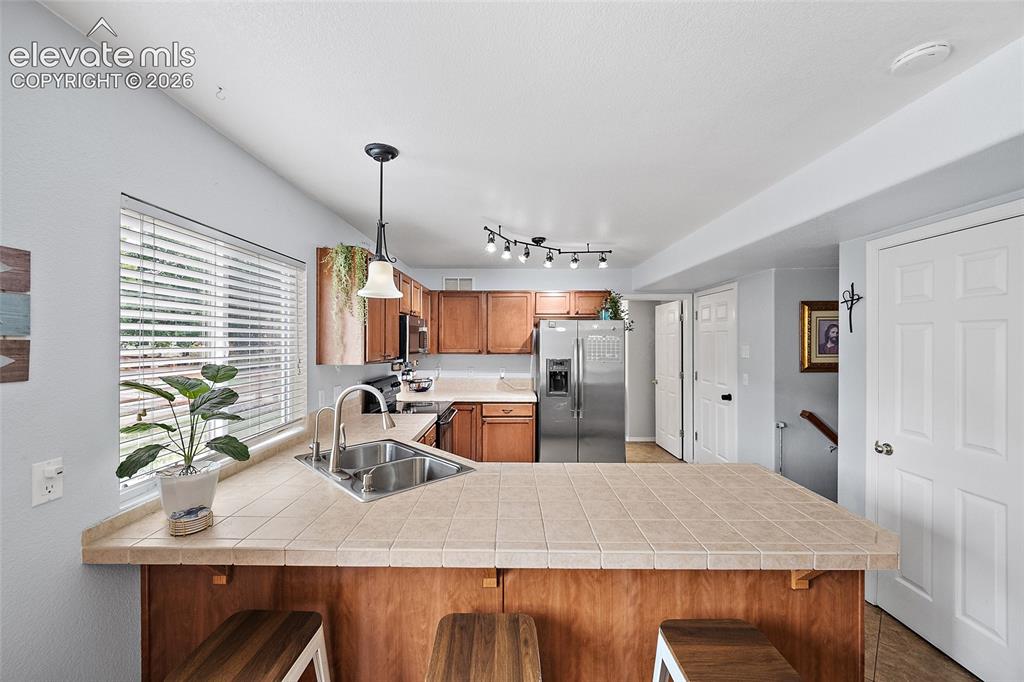 Image 12 of 44: Kitchen