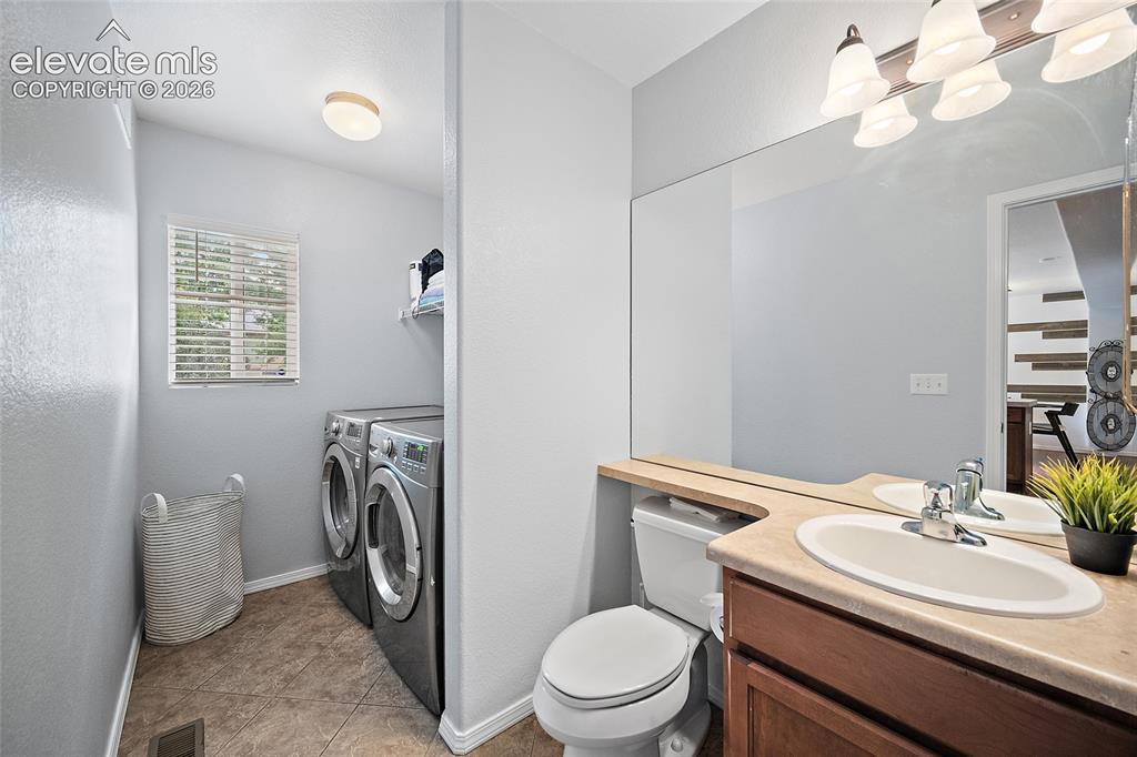 Image 18 of 44: Main level half bath 