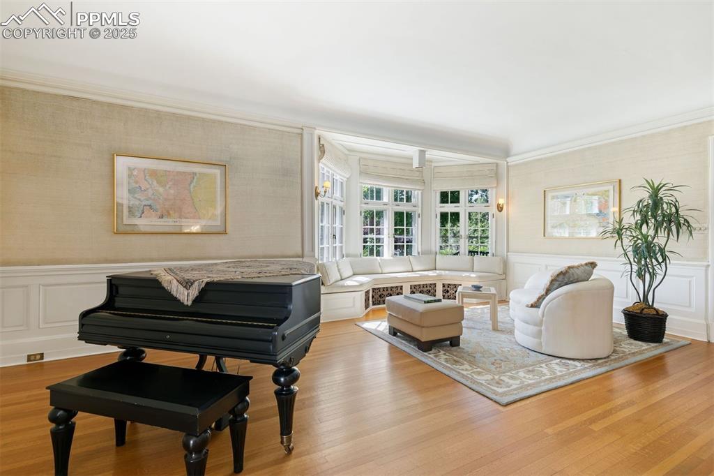 Image 11 of 50: Living Room