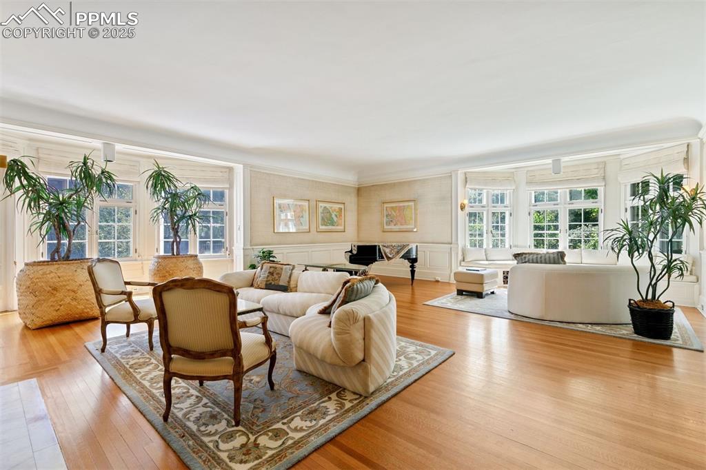 Image 15 of 50: Living Room