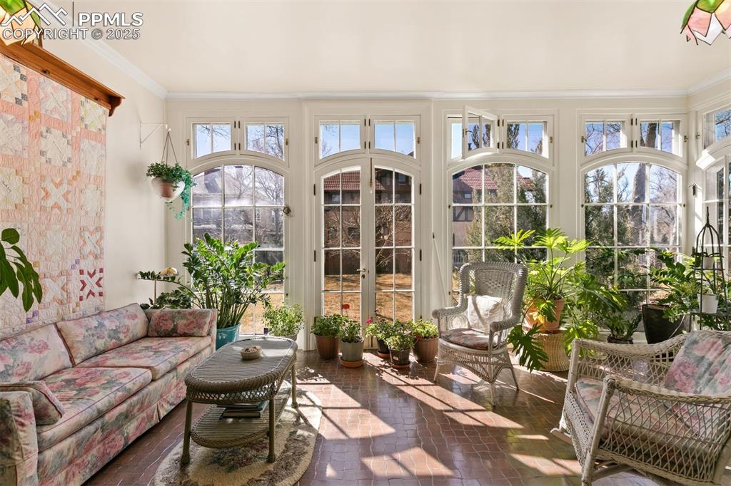 Image 18 of 50: Sun Room