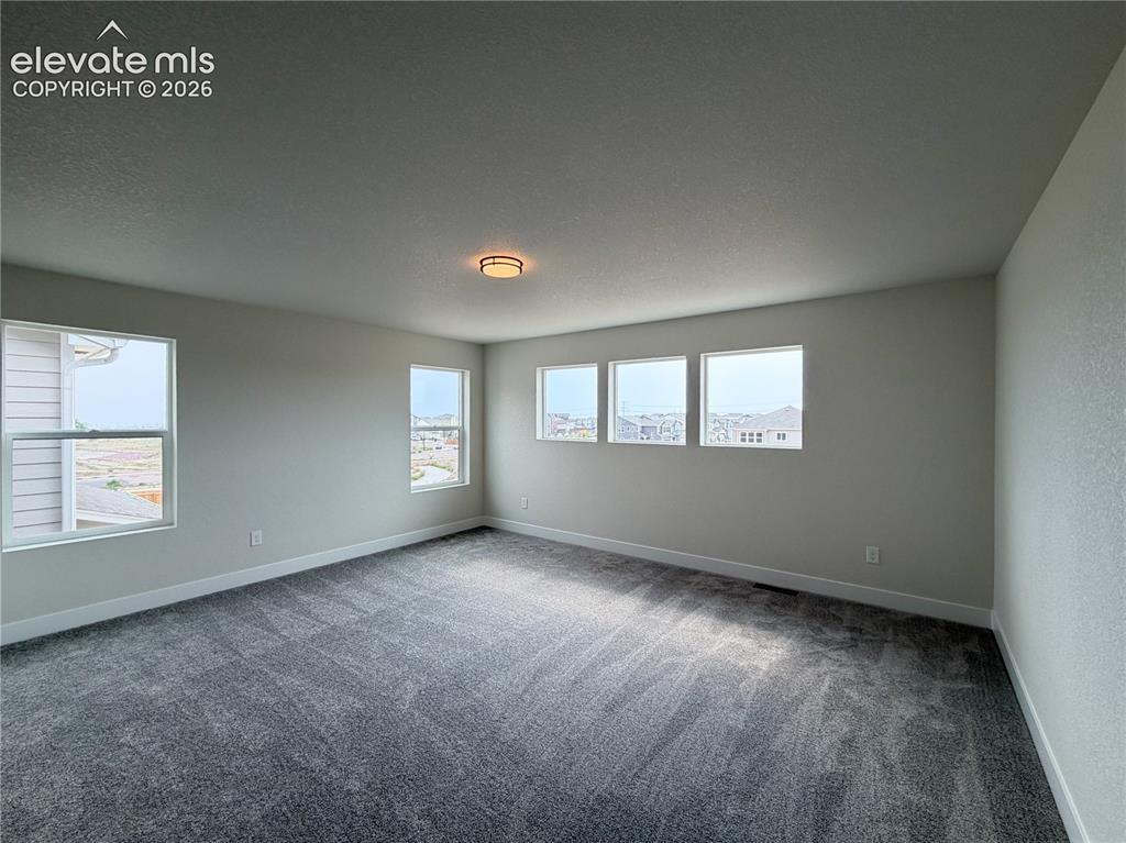 Image 21 of 40: Loft
