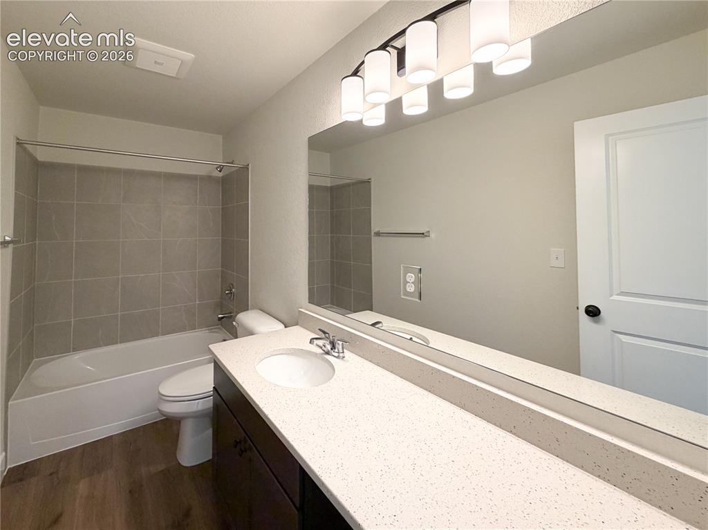 Image 36 of 40: Bathroom