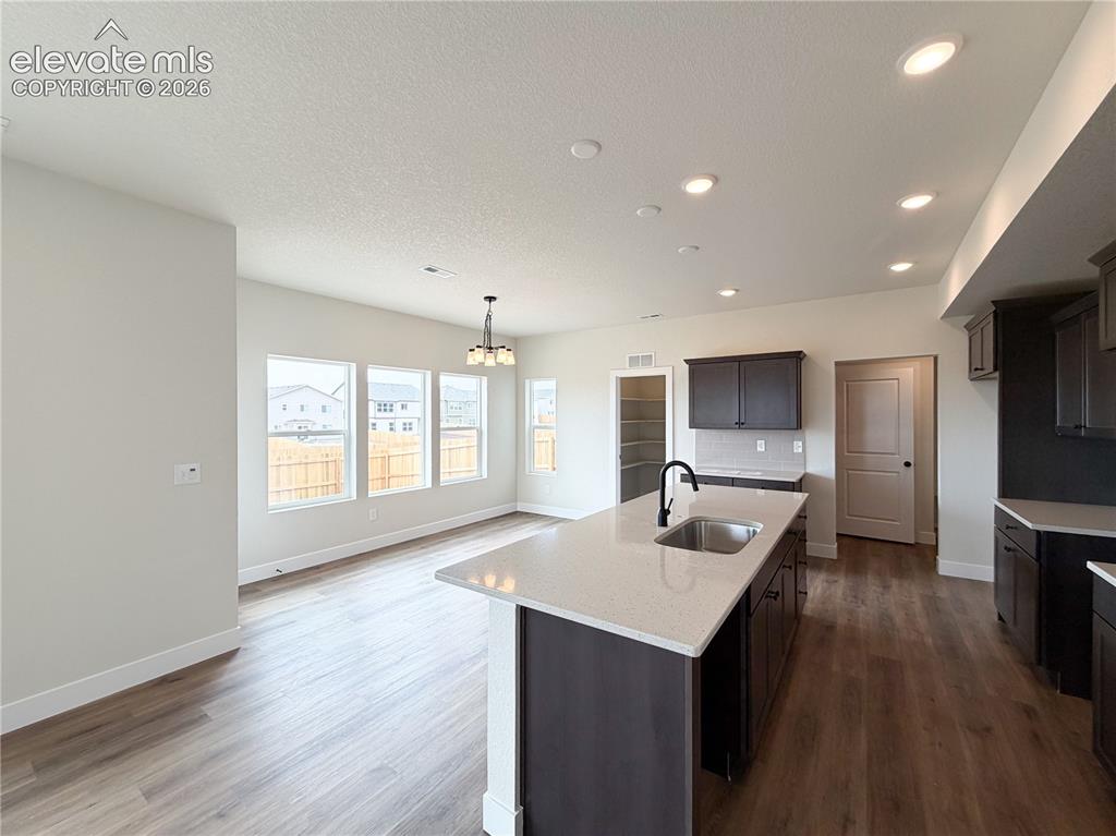 Image 8 of 40: Kitchen