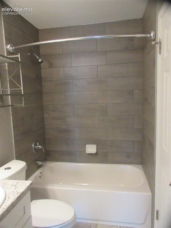 Image 18 of 20: Bathroom