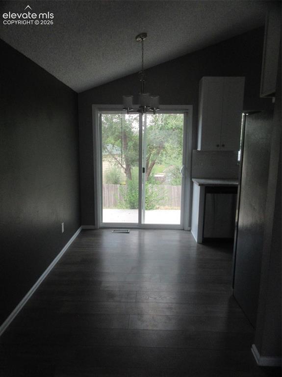 Image 7 of 20: Dining Area
