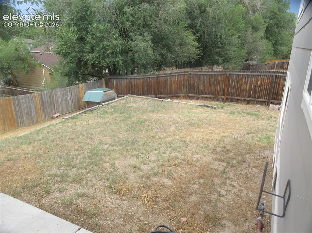 Image 9 of 20: Yard