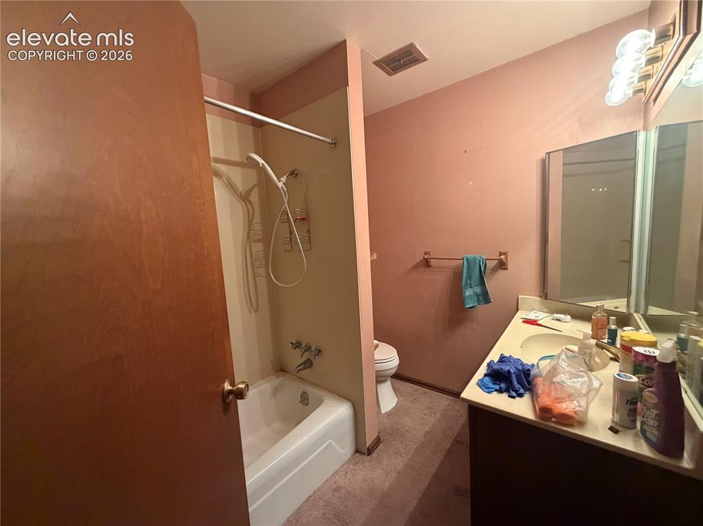 Image 19 of 23: Bathroom
