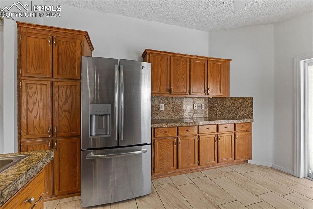 Image 14 of 24: Kitchen