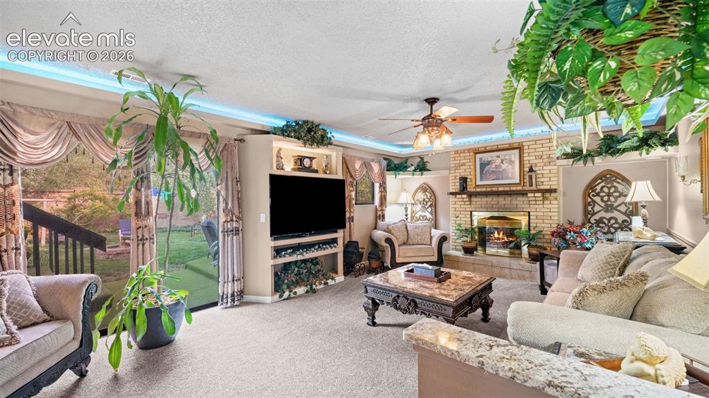 Image 10 of 30: Living Room