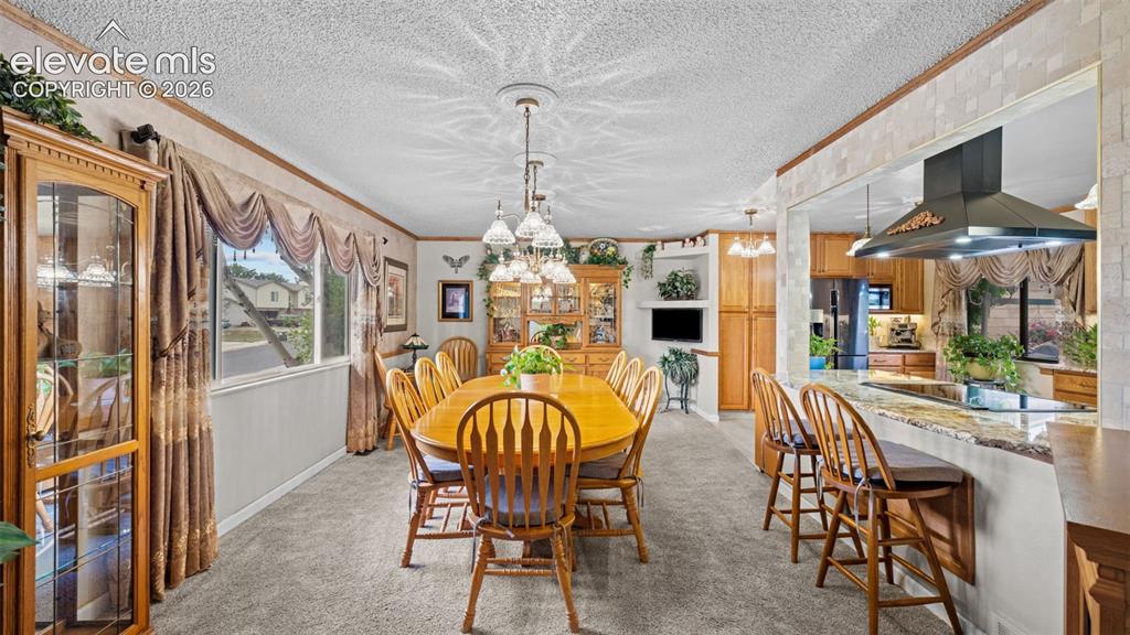 Image 11 of 30: Dining Area