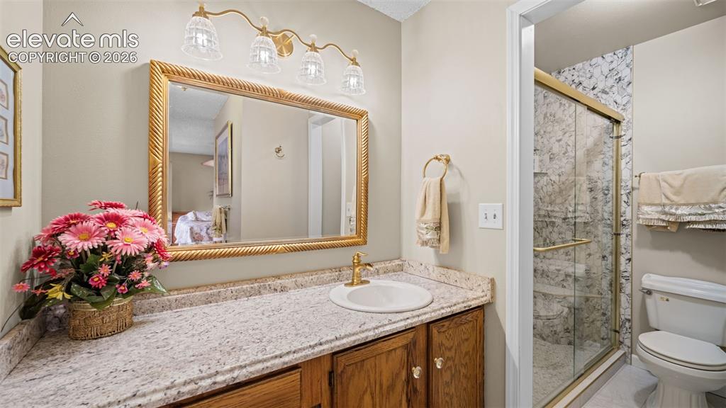 Image 18 of 30: Bathroom