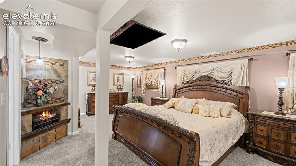 Image 19 of 30: Bedroom