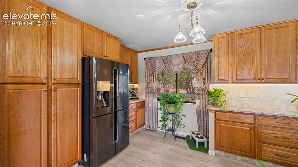 Image 8 of 30: Kitchen