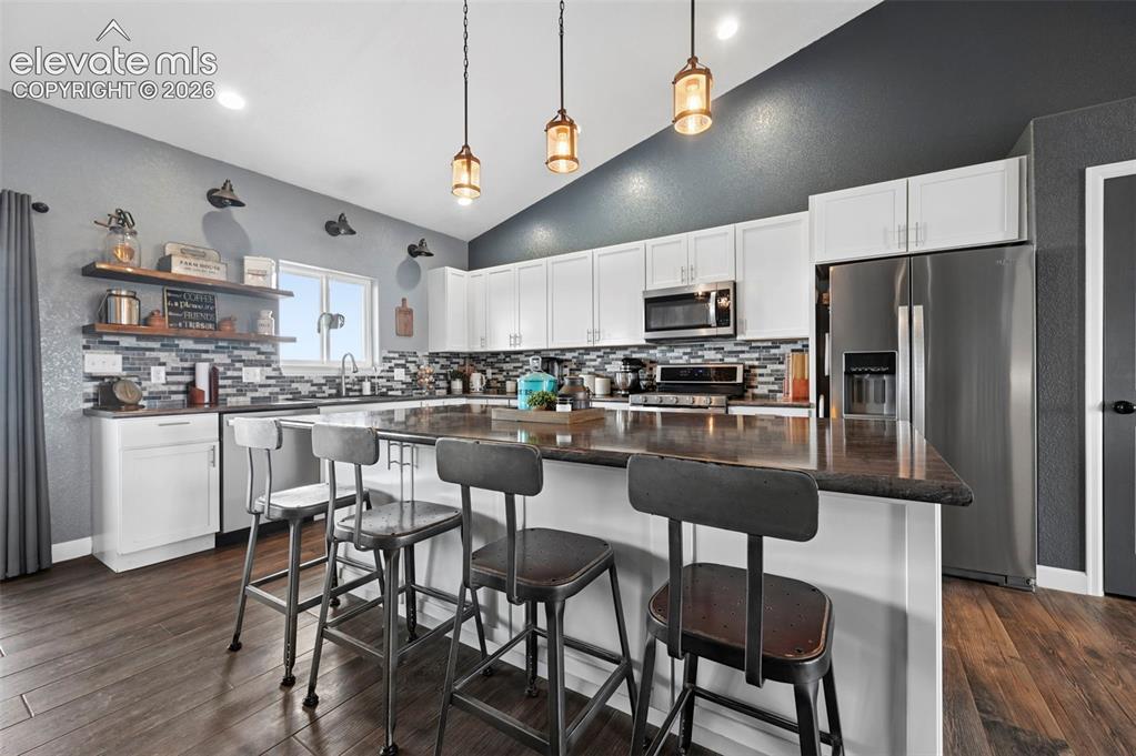 Image 11 of 50: Large Kitchen Island
