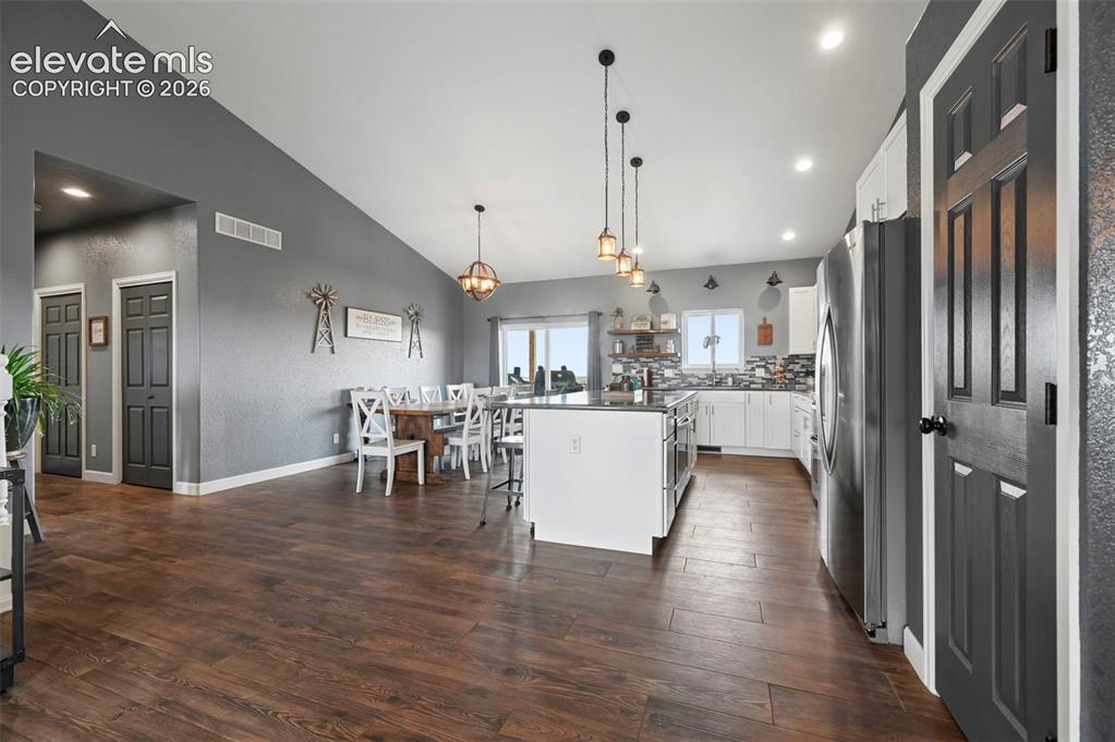 Image 9 of 50: Kitchen