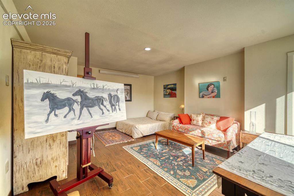 Image 18 of 50: Living Room