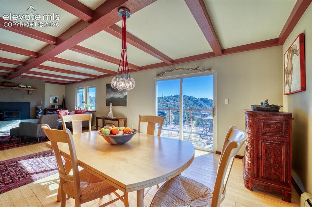 Image 40 of 50: Dining Area