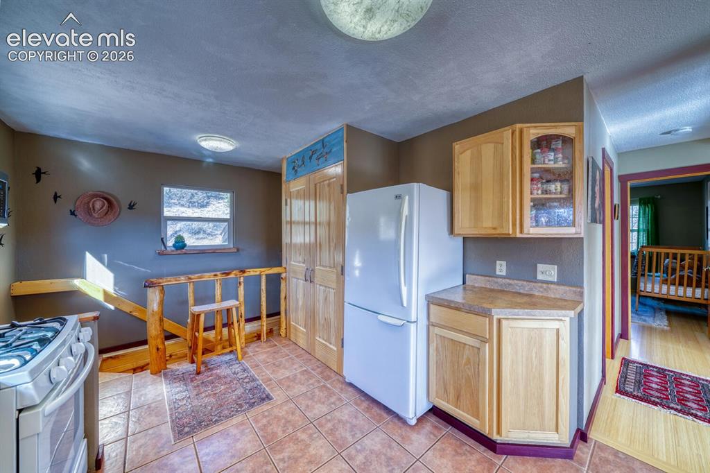 Image 44 of 50: Kitchen