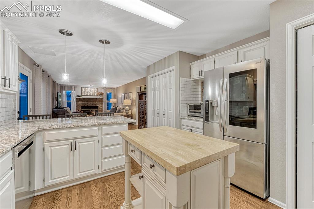 Image 11 of 48: Kitchen