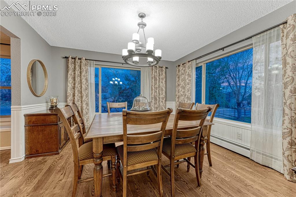 Image 12 of 48: Dining Area