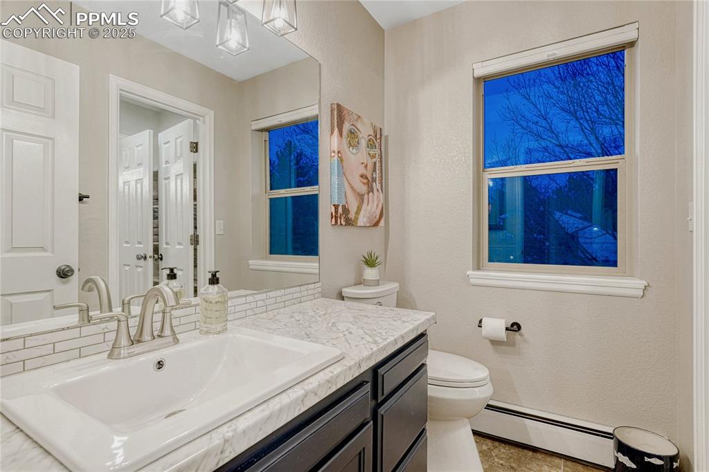 Image 26 of 48: Jack and Jill bathroom
