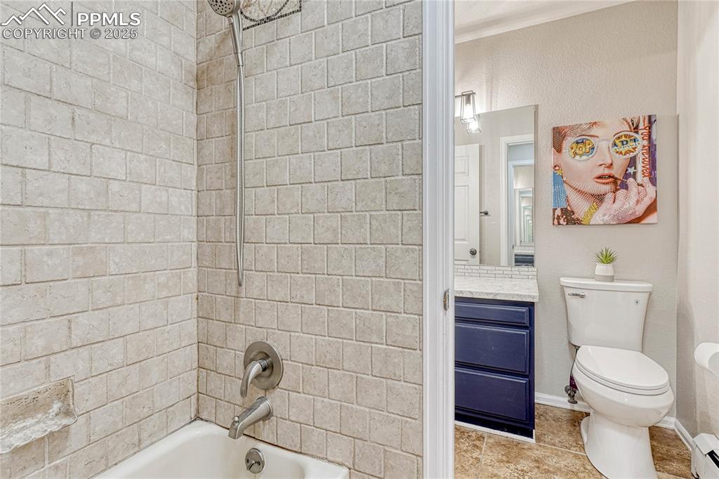 Image 27 of 48: Bathroom