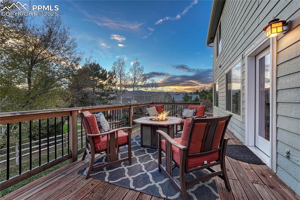 Image 37 of 48: Deck