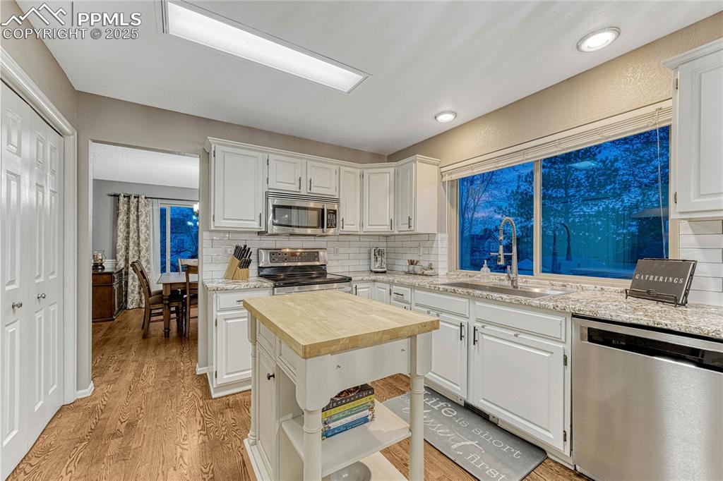 Image 9 of 48: Kitchen