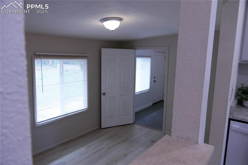 Image 15 of 48: Dining Area