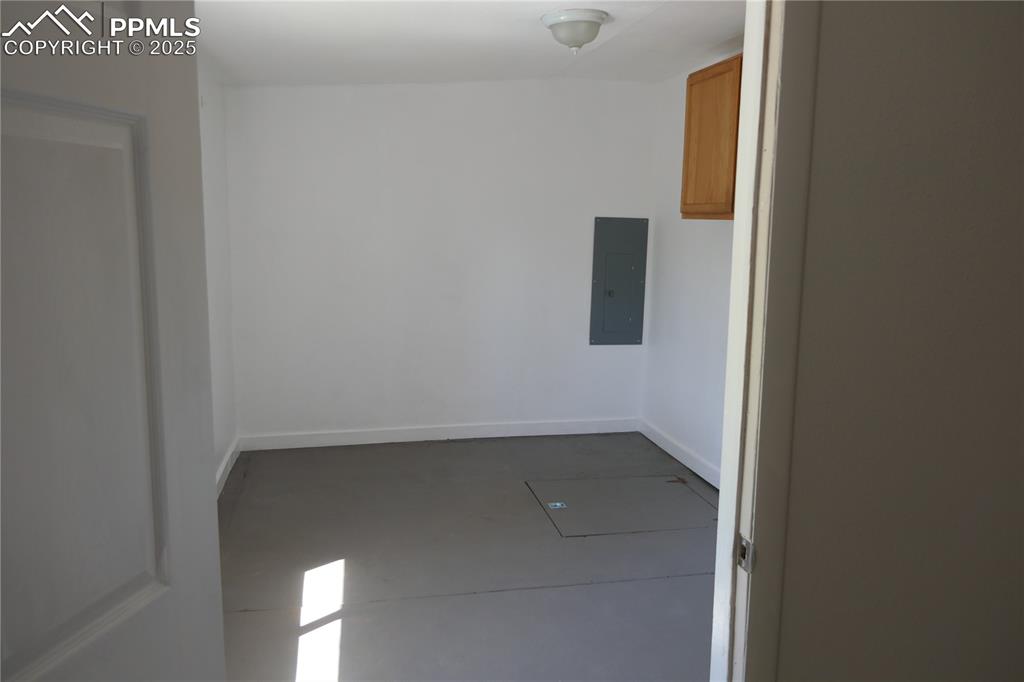 Image 20 of 48: Laundry