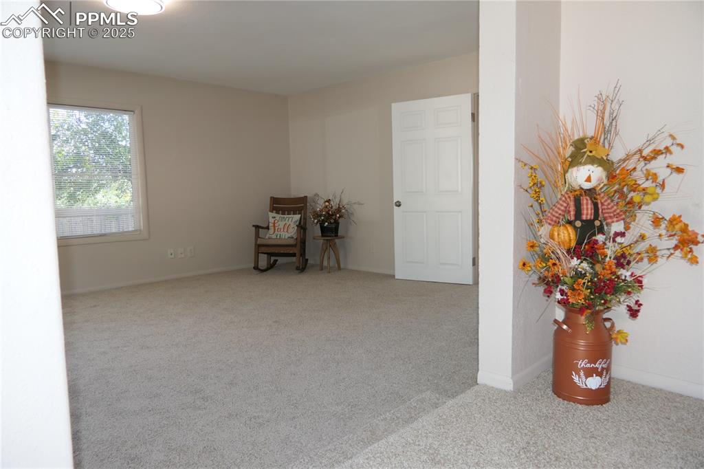 Image 8 of 48: Family Room