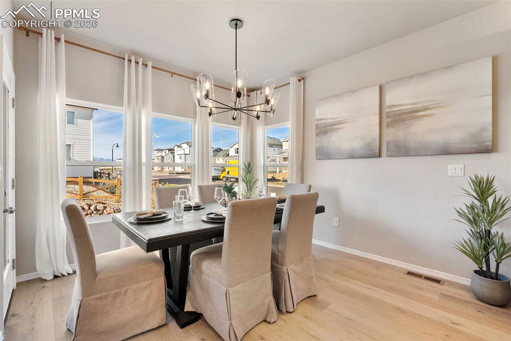 Image 14 of 47: Dining Area