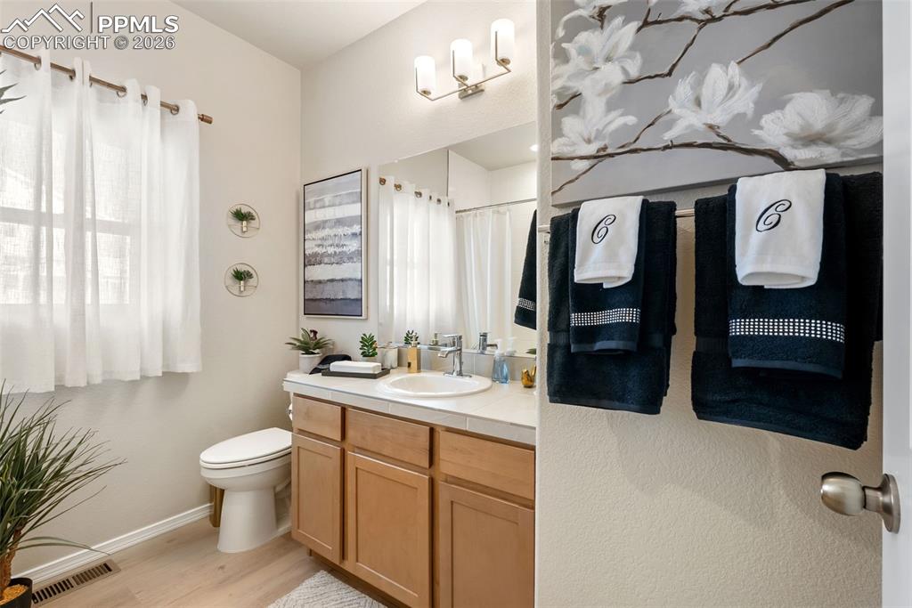 Image 17 of 47: Bathroom