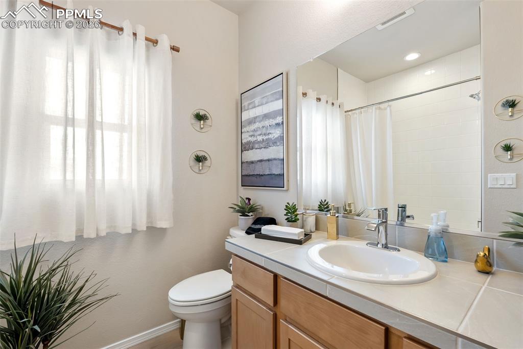 Image 18 of 47: Bathroom