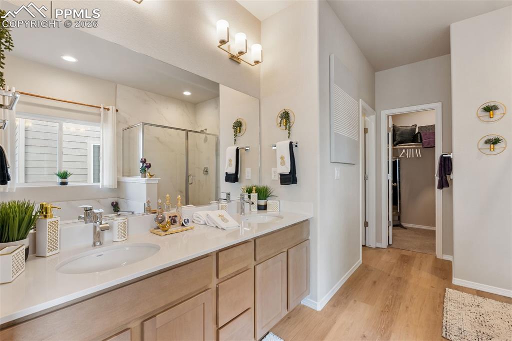 Image 25 of 47: Bathroom